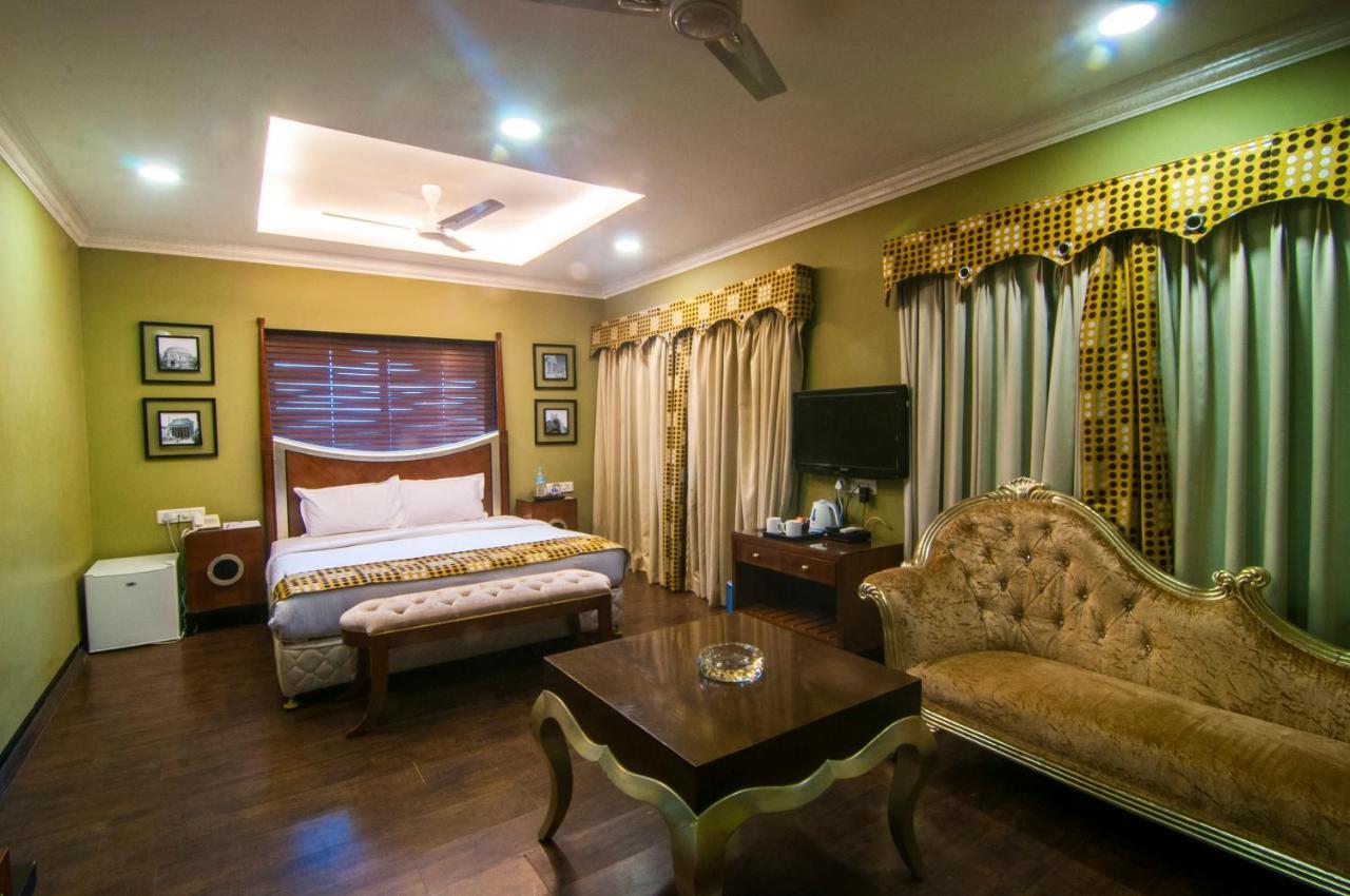 Jalsa Hotel & Banquets,Индор Екстериор снимка