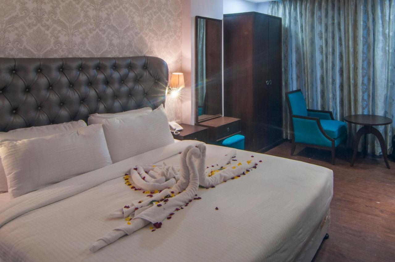 Jalsa Hotel & Banquets,Индор Екстериор снимка