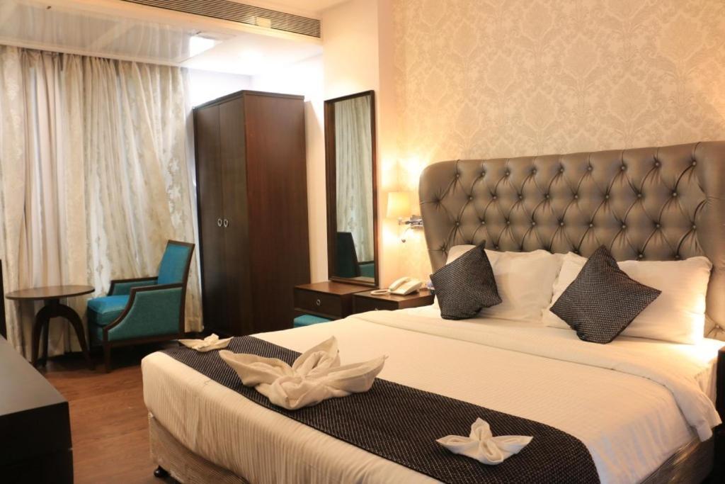 Jalsa Hotel & Banquets,Индор Екстериор снимка