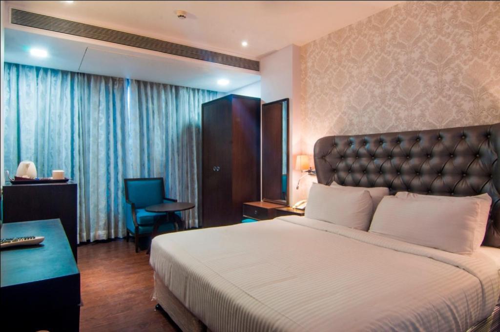 Jalsa Hotel & Banquets,Индор Екстериор снимка