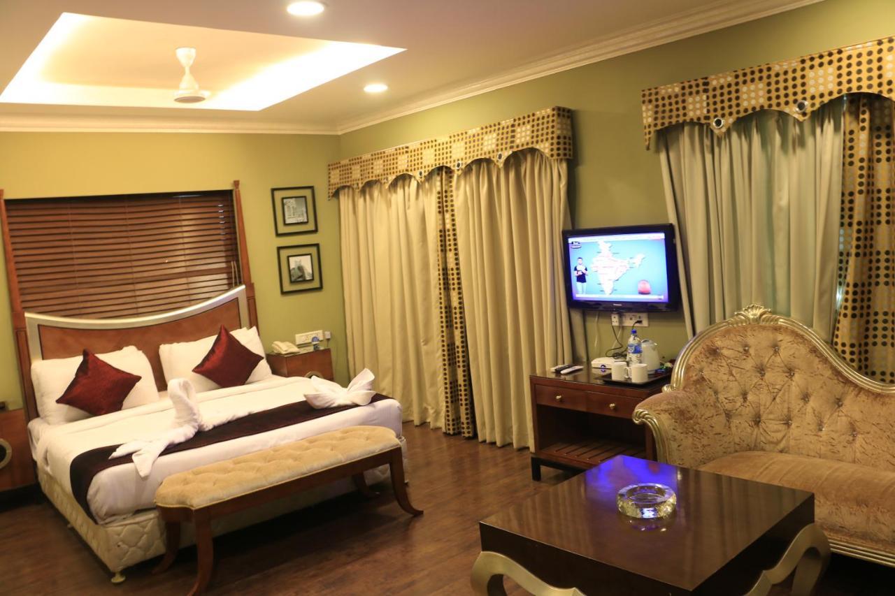 Jalsa Hotel & Banquets,Индор Екстериор снимка