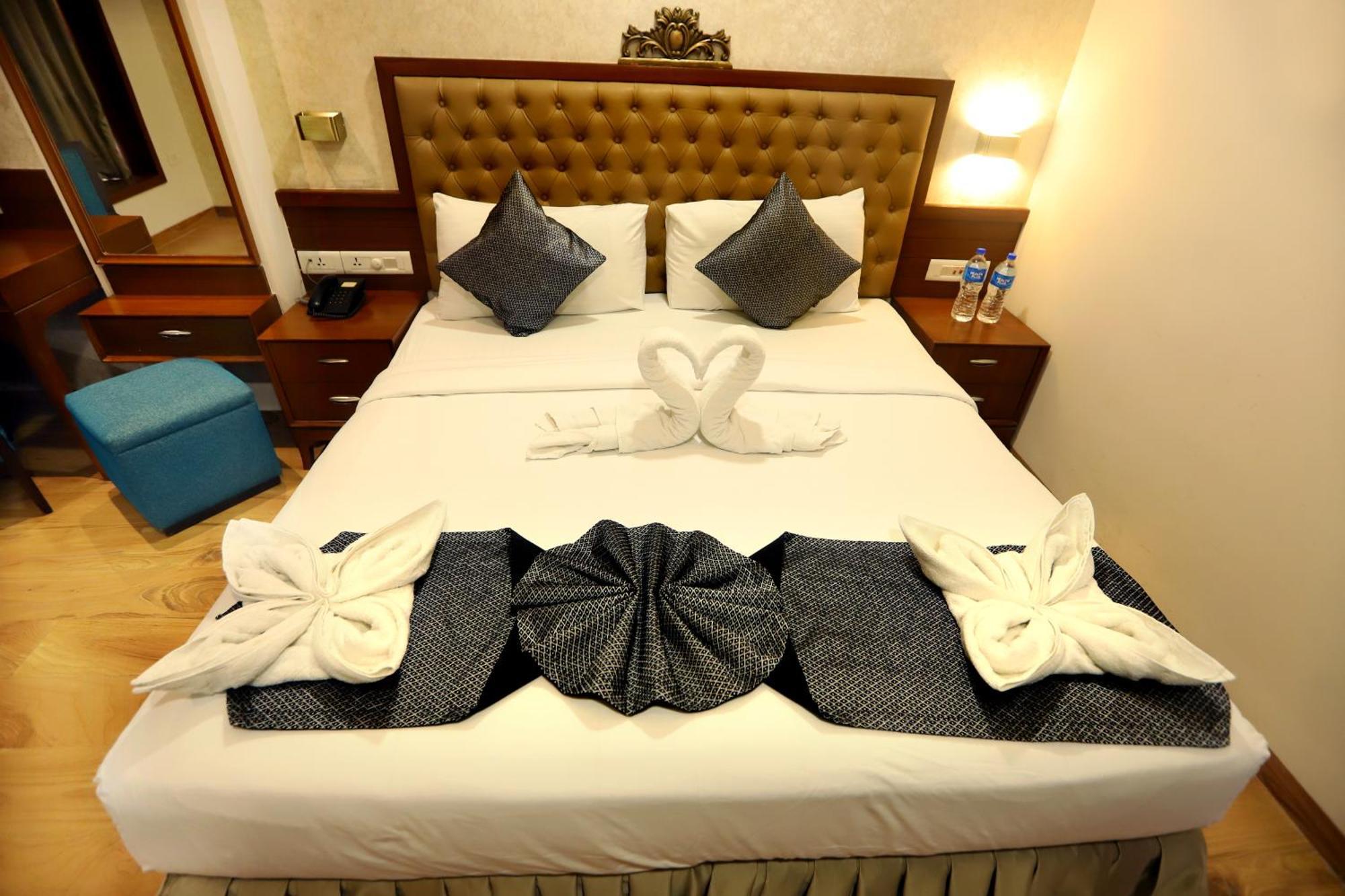 Jalsa Hotel & Banquets,Индор Екстериор снимка
