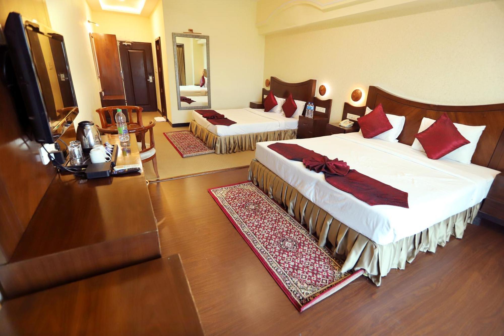 Jalsa Hotel & Banquets,Индор Екстериор снимка
