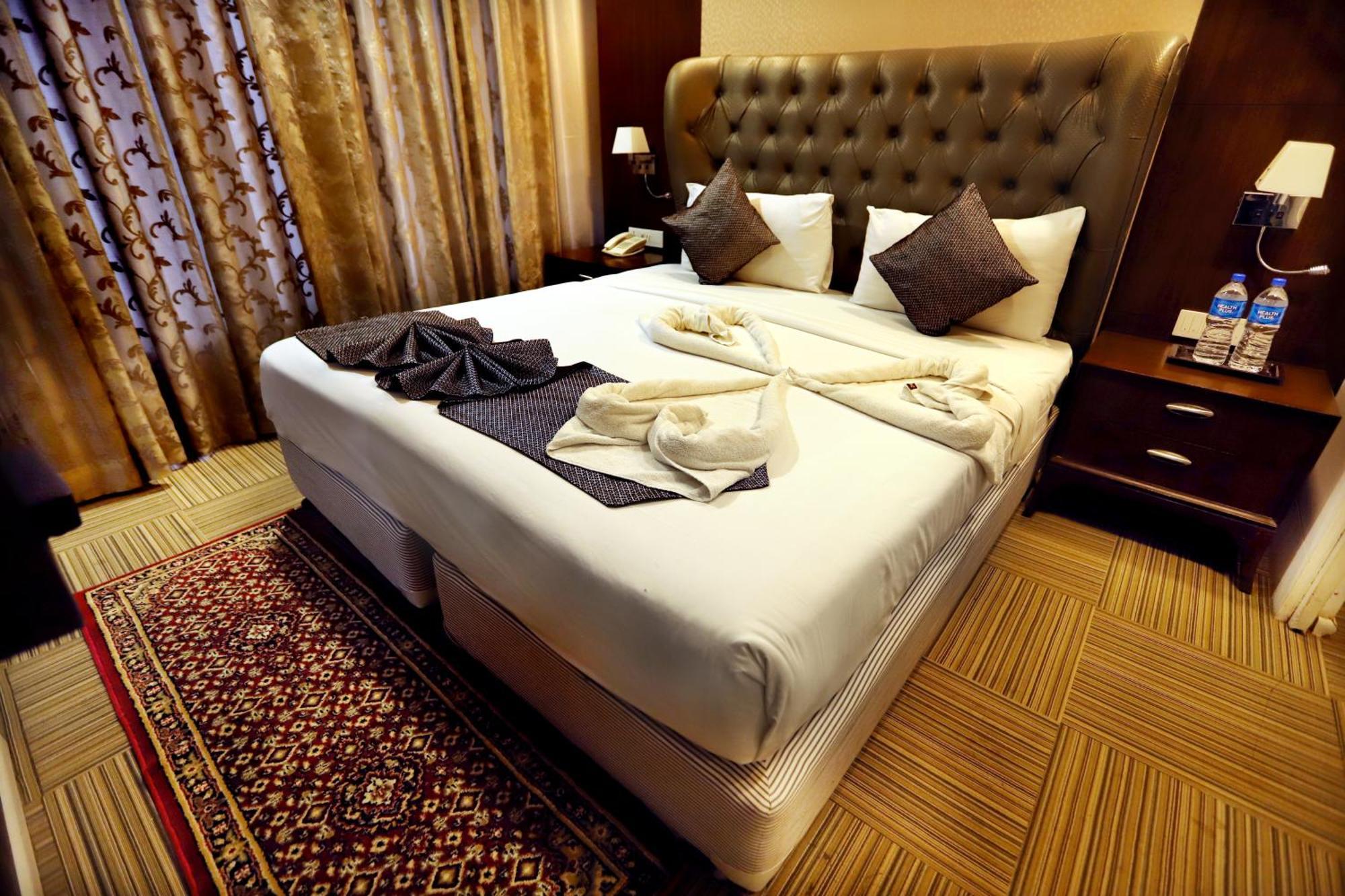 Jalsa Hotel & Banquets,Индор Екстериор снимка