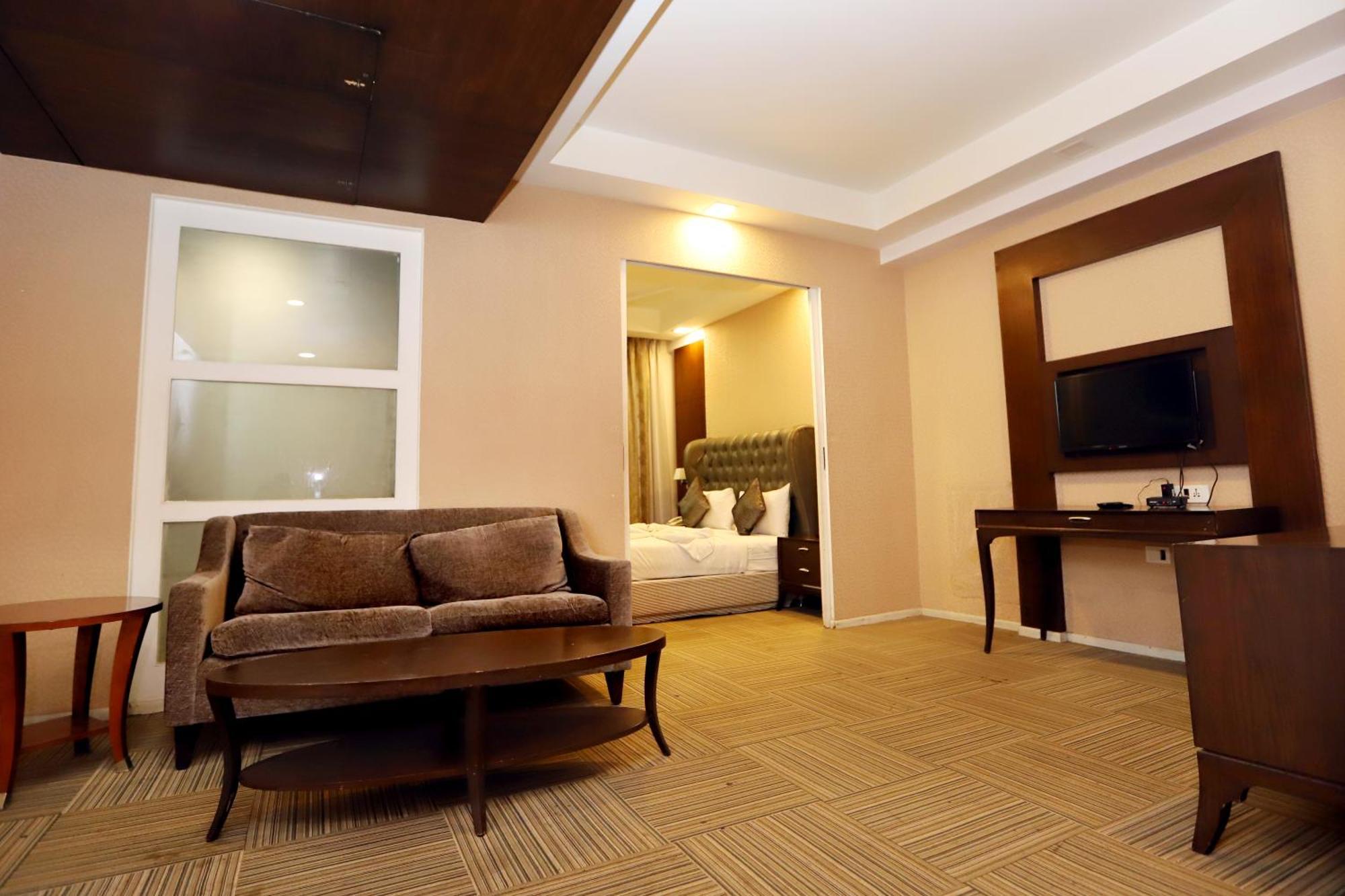Jalsa Hotel & Banquets,Индор Екстериор снимка