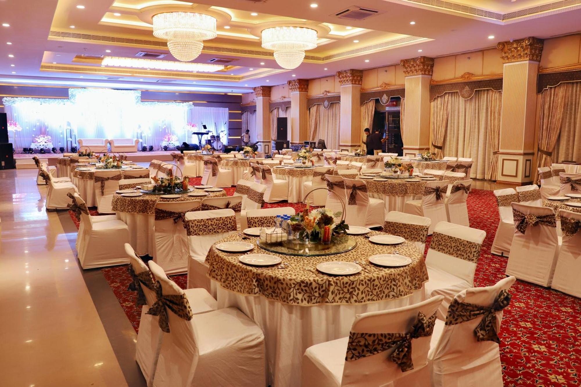 Jalsa Hotel & Banquets,Индор Екстериор снимка