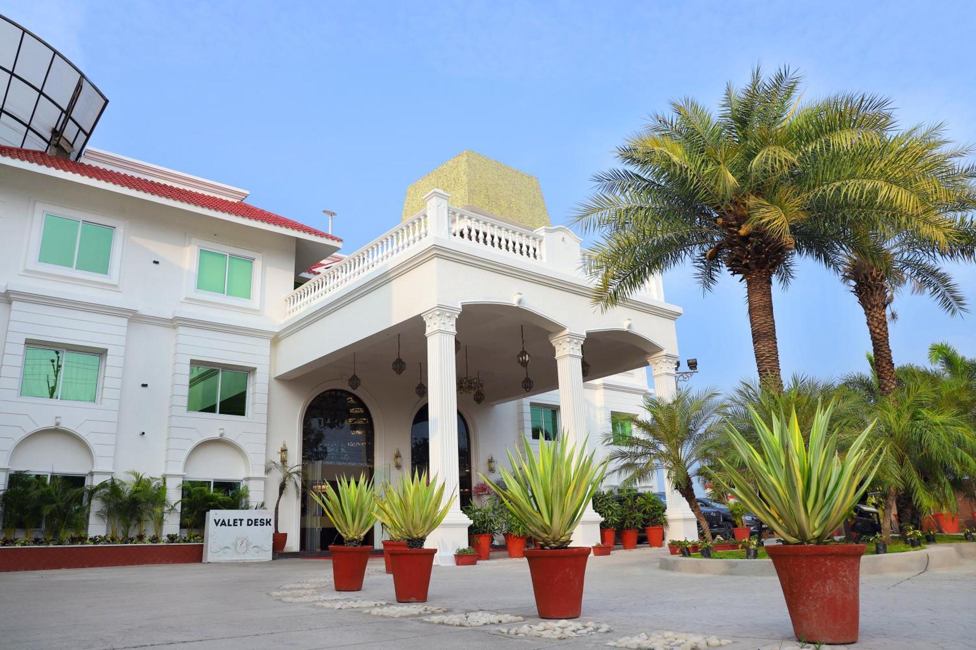Jalsa Hotel & Banquets,Индор Екстериор снимка