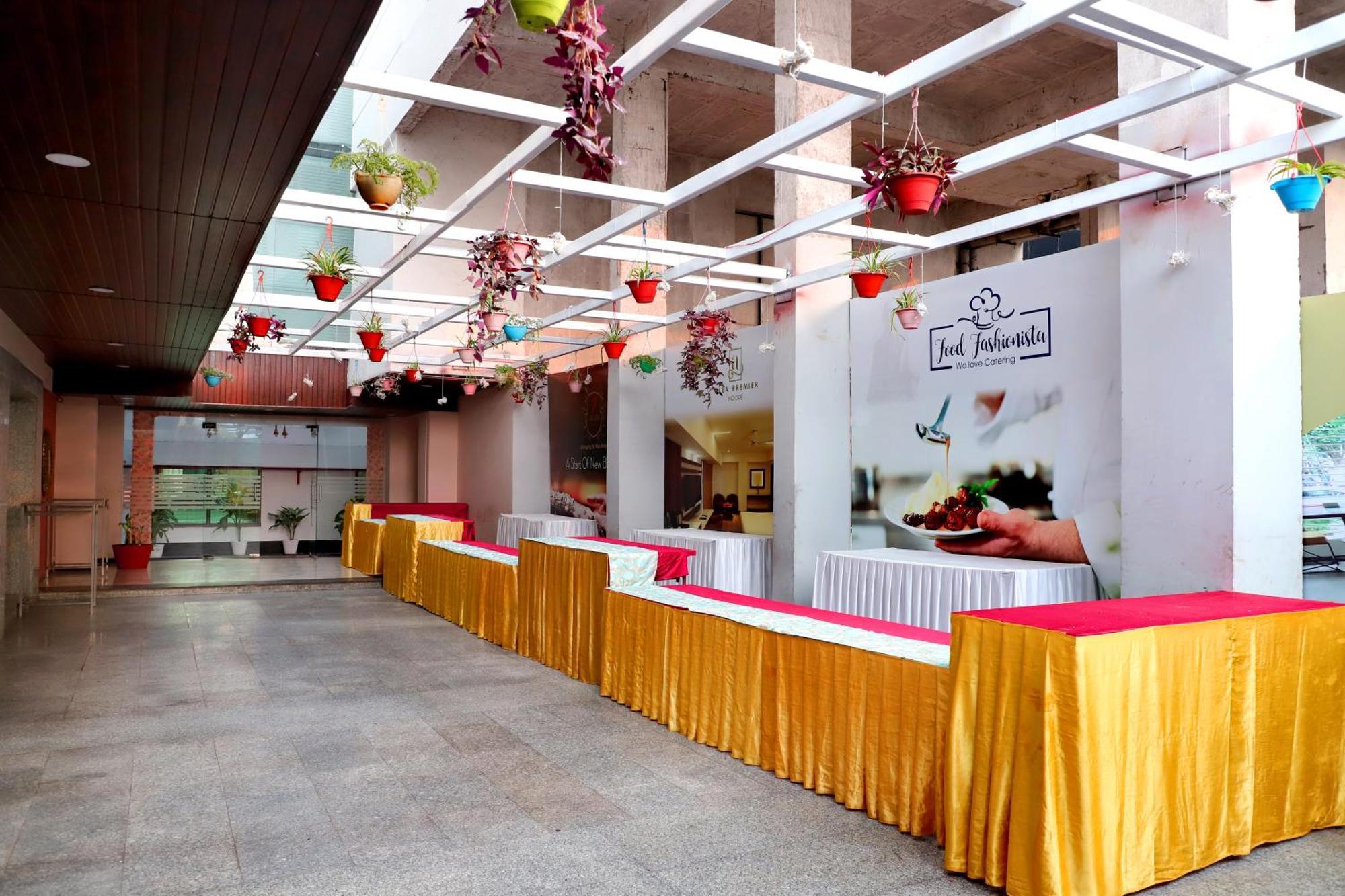 Jalsa Hotel & Banquets,Индор Екстериор снимка