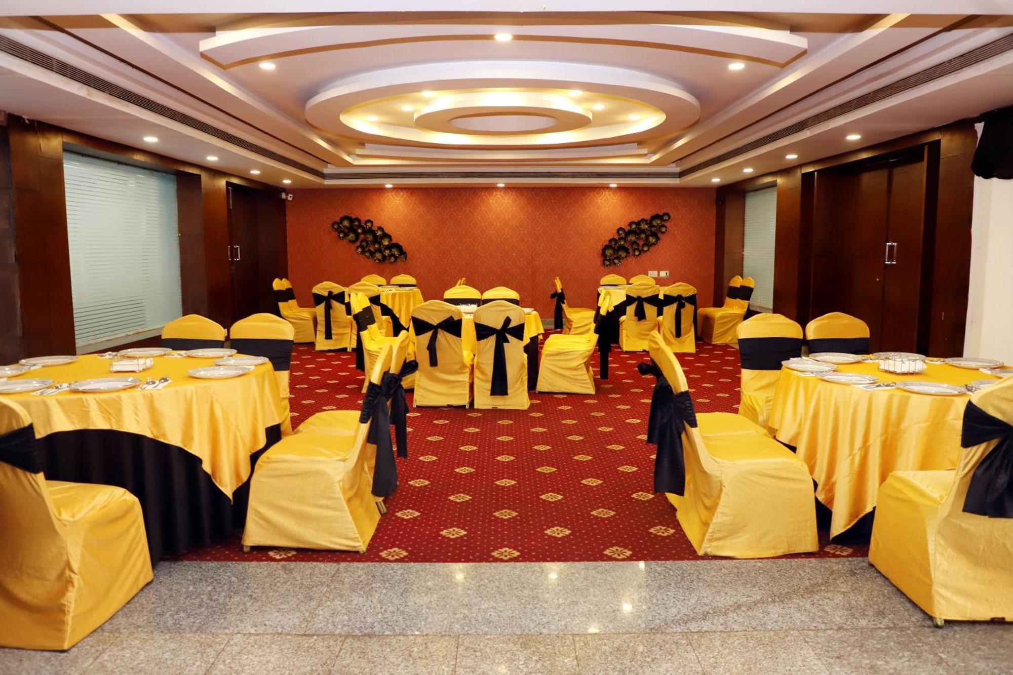 Jalsa Hotel & Banquets,Индор Екстериор снимка
